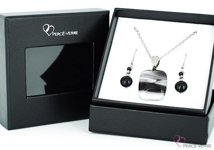 ensemble pendentif et boucles d'oreilles, collection classique