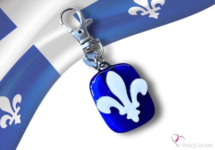 Porte-clé fleur de lys en verre fusion, création artisanale québécoise signée Percé-Verre