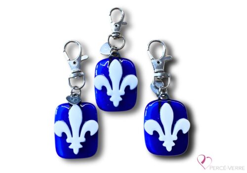 Porte-clé fleur de lys en verre fusion, création artisanale québécoise signée Percé-Verre