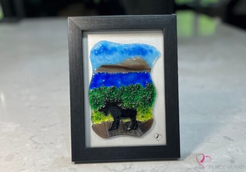 Work in fused glass depicting a moose in a natural Quebec landscape, unique creation Orignal No. 3, signed Stéphanie Béland - Percé-Verre.