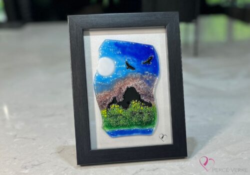 Fused glass work depicting the Château Frontenac as seen from Lévis, framed in 5 x 7 format. Collection Québec en couleurs, Percé-Verre.