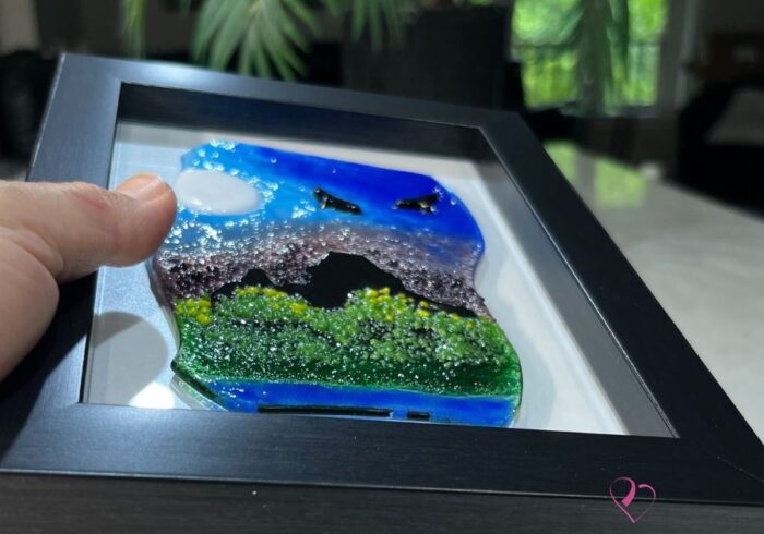Fused glass work depicting the Château Frontenac as seen from Lévis, framed in 5 x 7 format. Collection Québec en couleurs, Percé-Verre.