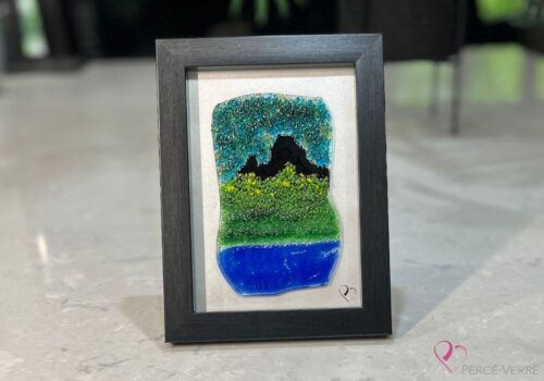 Fused glass work depicting the Château Frontenac as seen from Lévis, framed in 5 x 7 format. Collection Québec en couleurs, Percé-Verre.