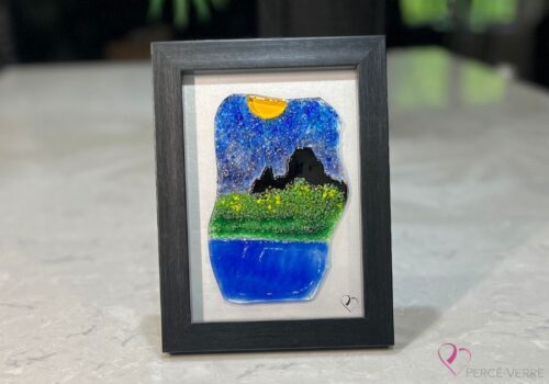 Fused glass work depicting the Château Frontenac as seen from Lévis, framed in 5 x 7 format. Collection Québec en couleurs, Percé-Verre.