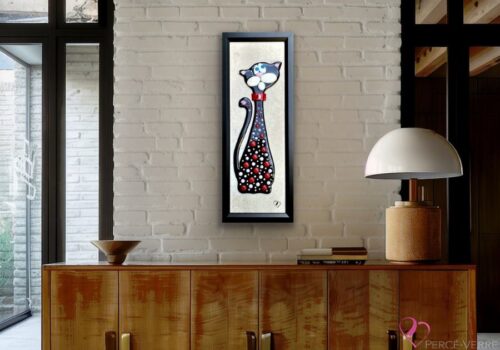 Confetti, fused glass cat, original Percé-Verre creation by Stéphanie Béland, embodies joy, energy and colorful charm.