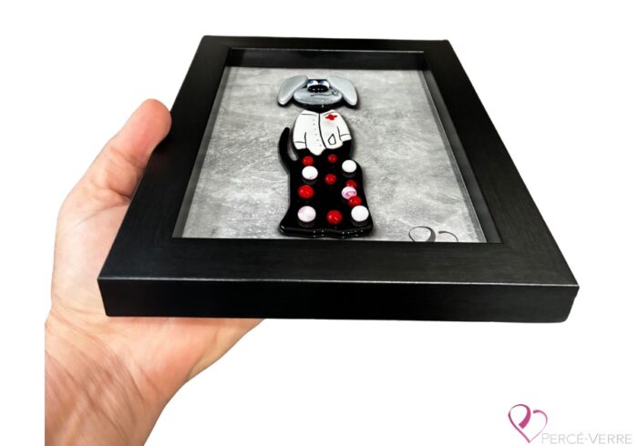 Chiens de laboratoire - Génération Dr. Mama en relief, unique work in fused glass Percé-Verre