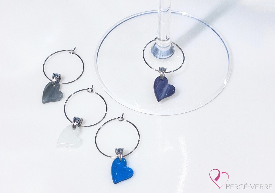 Coffret de 4 marque-verres Cœurs – couleurs froides – en verre fusionné fait à la main au Québec – Percé-Verre