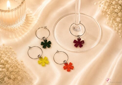 Coffret de 4 marque-verres fleurs en verre fusionné – couleurs chaudes – Collection Les Essentiels – Percé-Verre