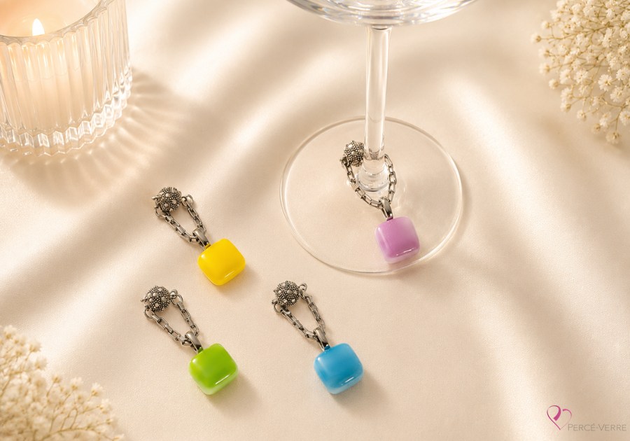 Coffret de 4 marque-verres de luxe en verre fusionné avec attache aimantée – couleurs pastel – Percé-Verre