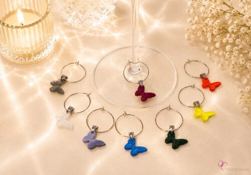 Coffret de 8 marque-verres papillons en verre fusionné – couleurs mixtes – Collection Les Essentiels – Percé-Verre