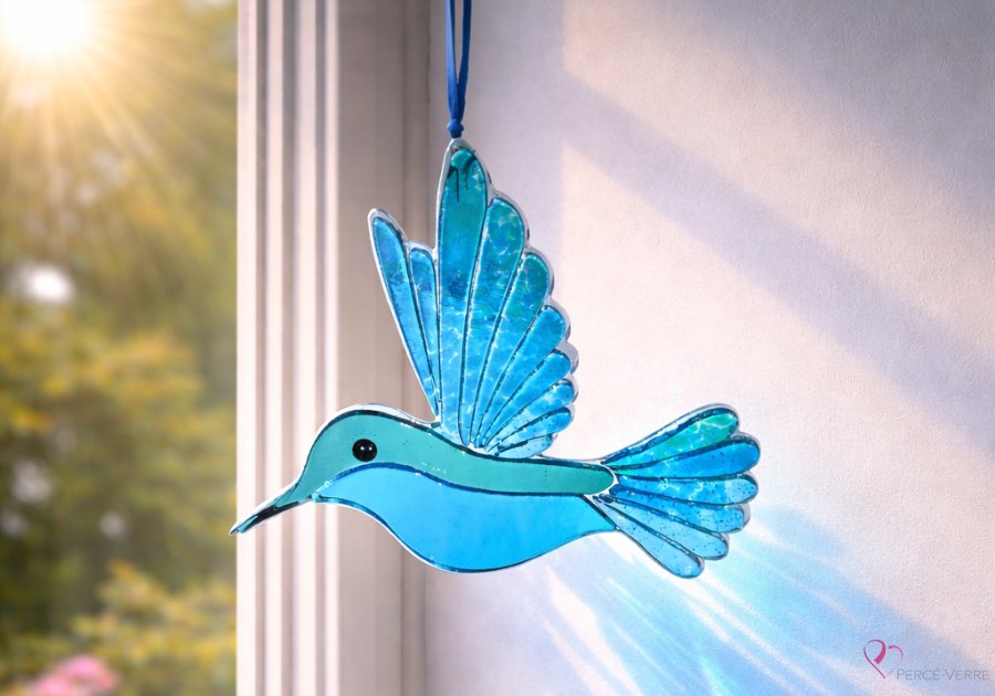 Colibri en verre fusionné turquoise et bleu fait au Québec – capteur de soleil Percé-Verre