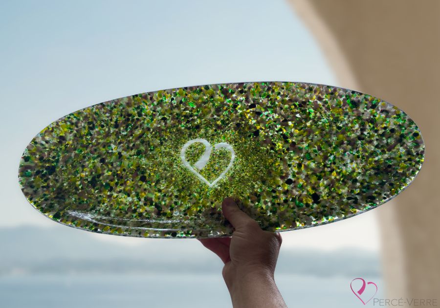 Transparence de l'assiette décorative en verre fusionné verte Cœur de Forêt