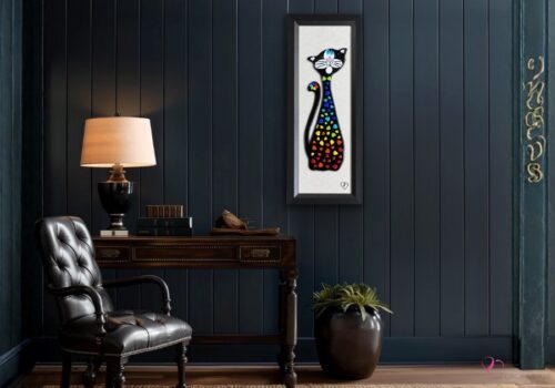 Œuvre murale de chat Yoshi en verre fusionné présentée dans un espace de détente.